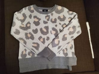 New Womens Sweater. Size Medium