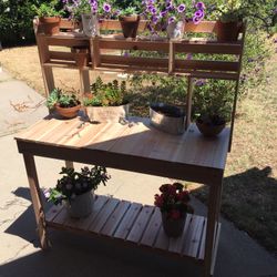 Garden Planting Table With Extra Storage 