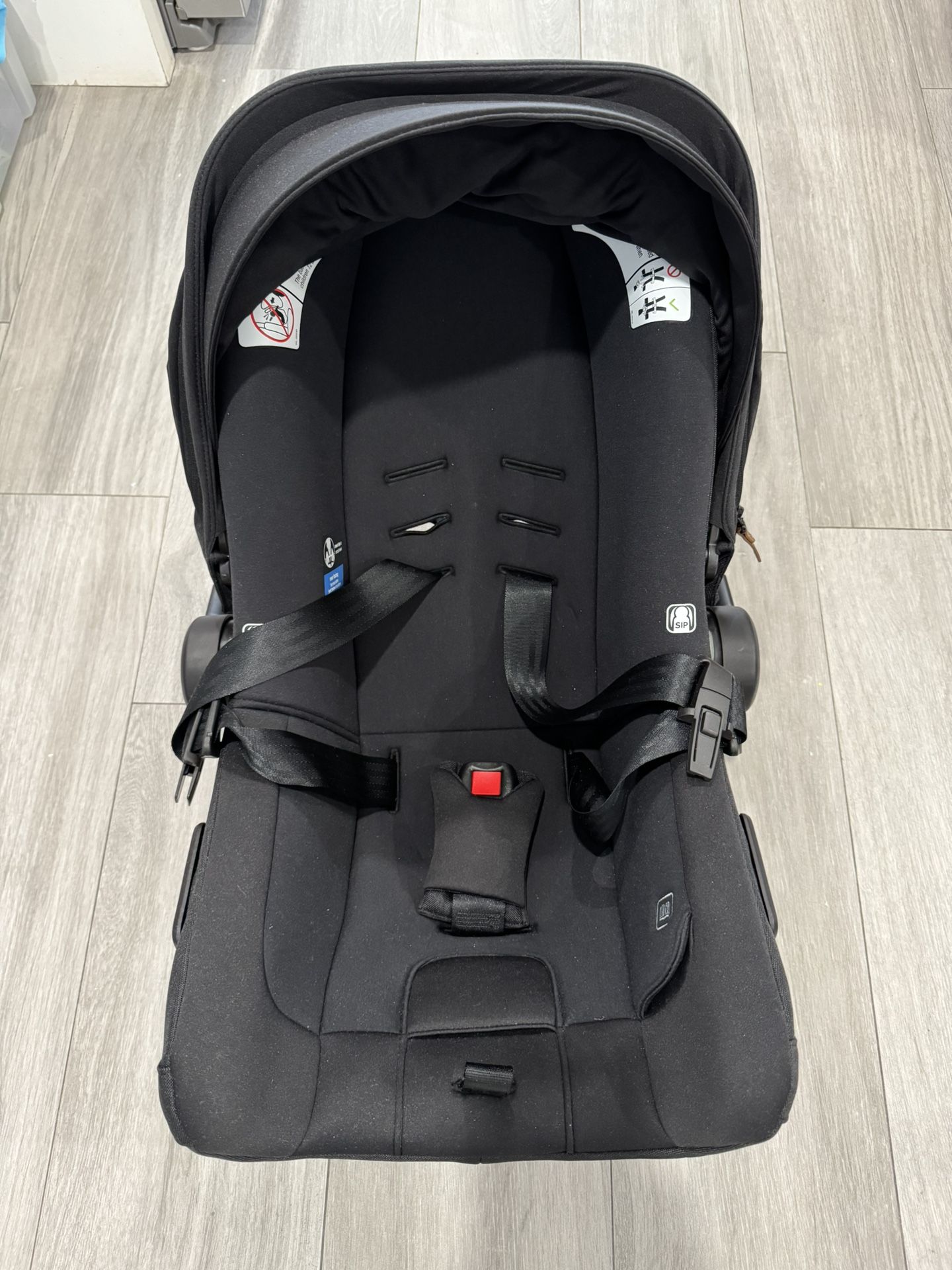 BRAND NEW Nuna Pipa Aire RX & Pipa Relx Base