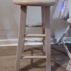 IC International Concepts, Round Top Stool-24" Seat Ht, 12.5"W x 12.5"D x 24"H, Solid Parawood, 24"H, 225 lb Wt. Capacity, Kitchen/Dining, Fully Assem