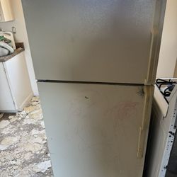 Old And Dirty Refrigerador But Works Fine. Fridge