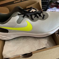 Nike Revolution 6