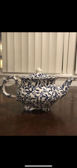 Price and Kensington blue and white 1960s victoriana teapot