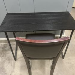 Folded Table and chair for small space  19-41- H29 both 15$ cash 