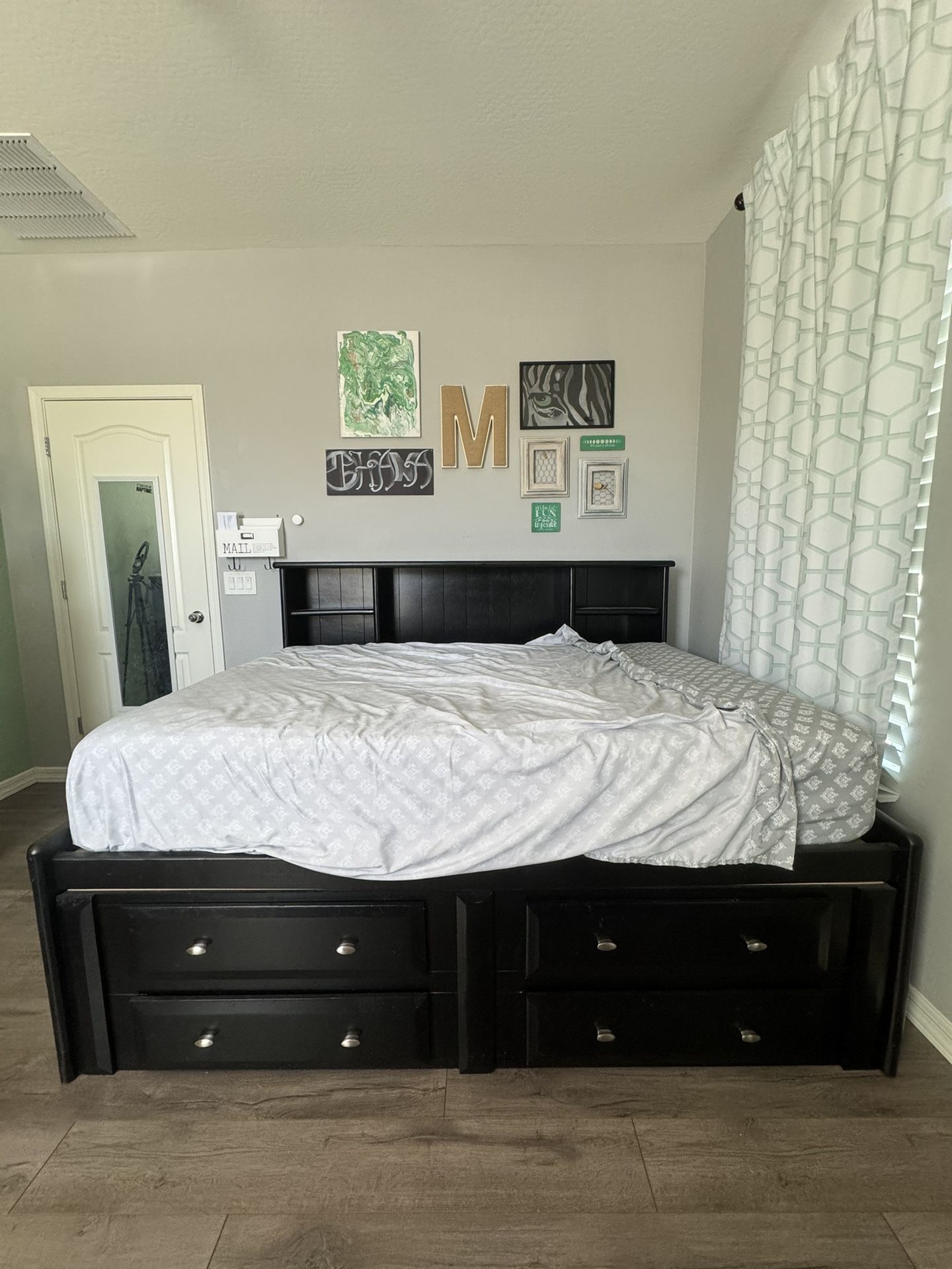 full bed/ daybed/ storage/ shelves/ drawers/ dresser