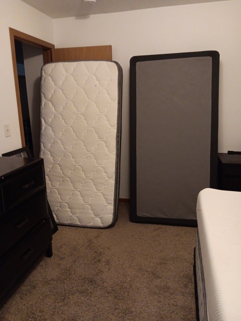 Twin Matress And Boxspring