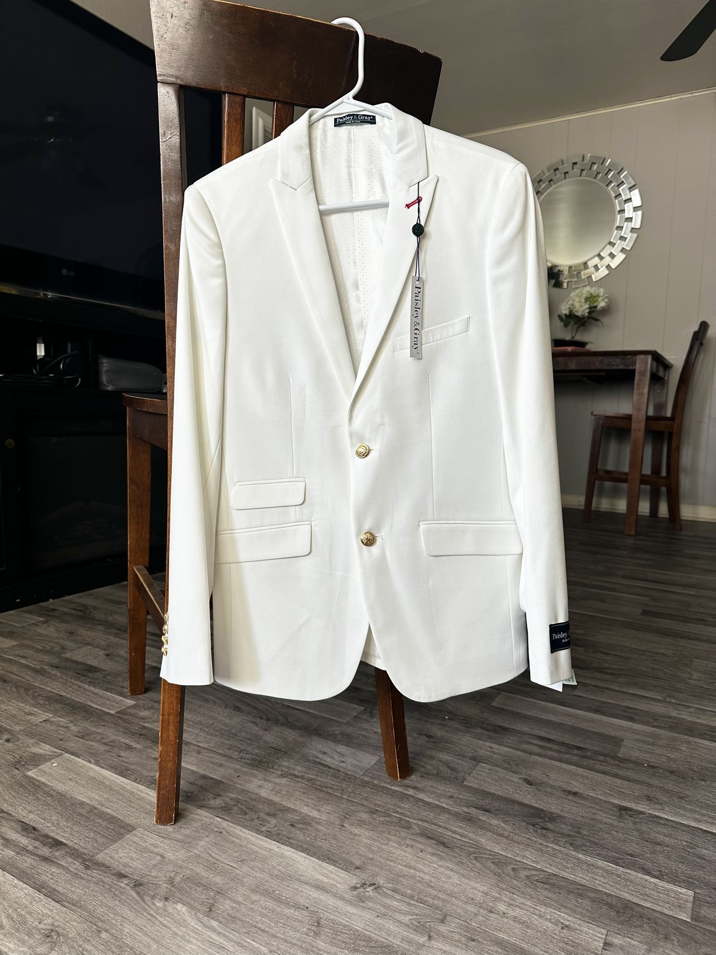 🔥 EXCLUSIVE RELEASE: “Paisley & Gray” White Suit Jacket – Sleek. Bold. Pickup Today!