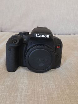 Canon T7i camera w/lens