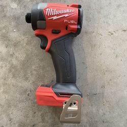 MILWAUKEE M18 18v