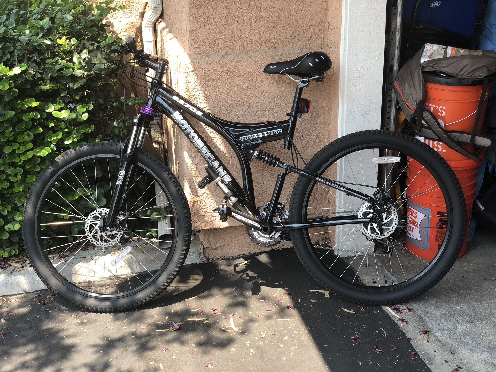 Motobecane 627DS 18.5in Gloss Black mountain bike with upgrades
