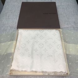 BRAND NEW in BOX Authentic LOUIS VUITTON Verone/Beige Shine Silk Monogram Shawl Scarf