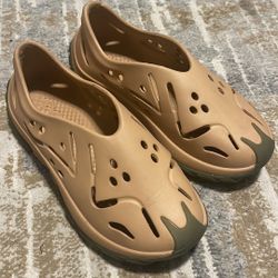 SIA-Beige And olive green Size 8/9 men