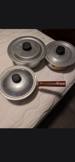Like new 6 pieces aluminum cookware set ( from.pakistan ).