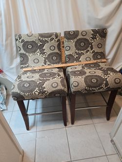 2 Solid Wood BARStools Perfect   Quality  Tre Chic  Sturdy