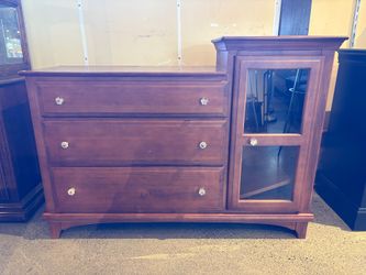 SIMMONS 3-Drawer Dresser with Storage Cabinet