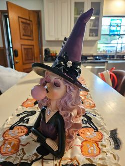 Chic Halloween Bubblegum Witch Figurine – 8" Pastel Purple Resin Decor