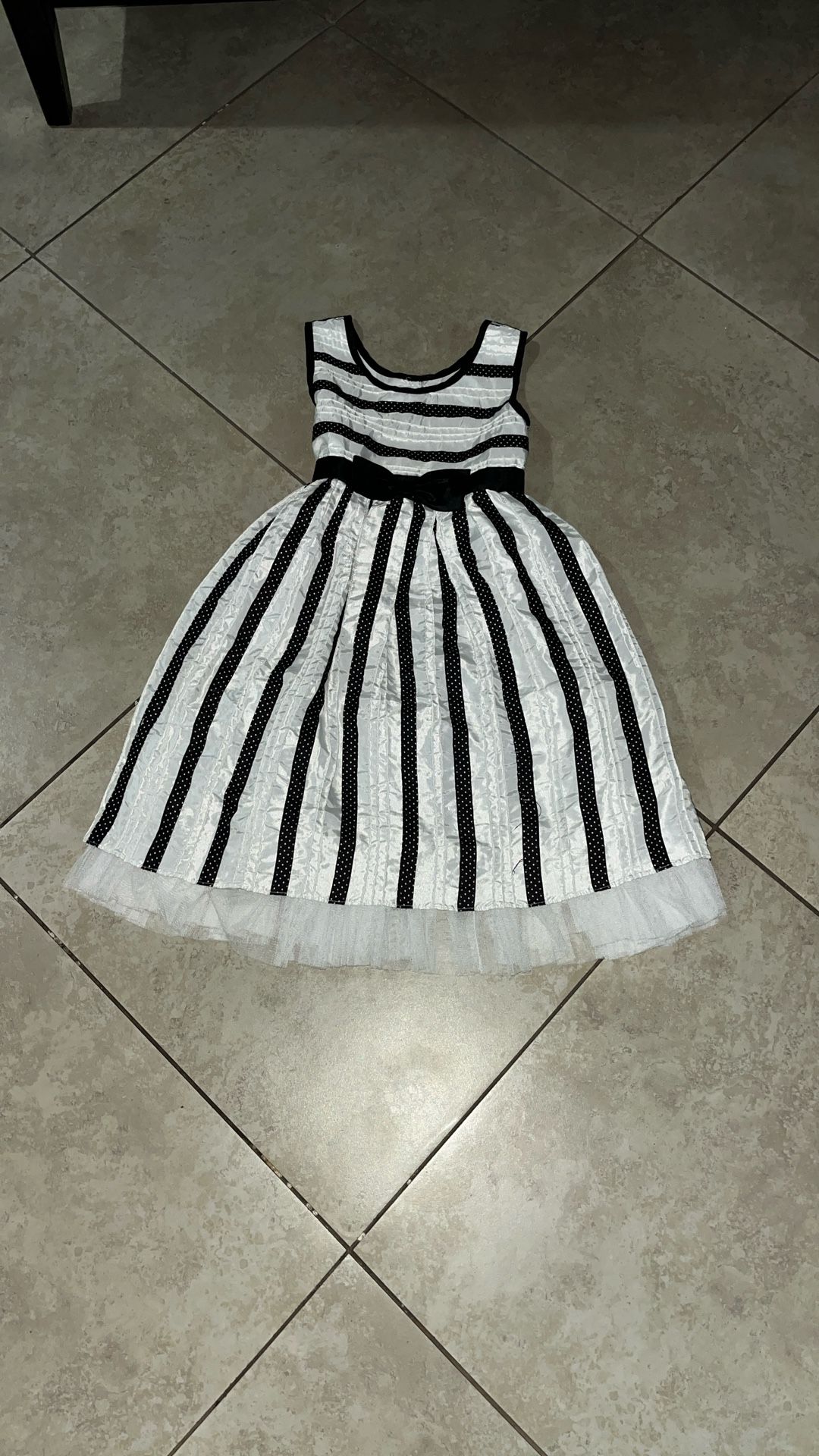 Jona Michelle Girl’s Black and White Textured Dress, Size 6