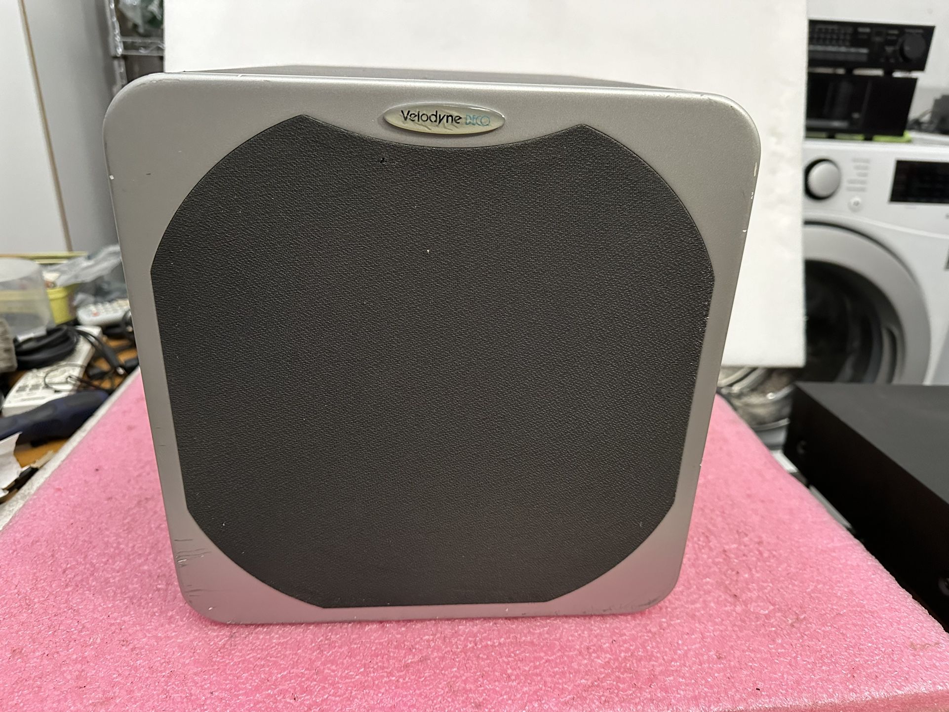VELODYNE ACOUSTICS DECO 8 POWERE SUBWOOFER 1200 WATTS FOR REPAIR