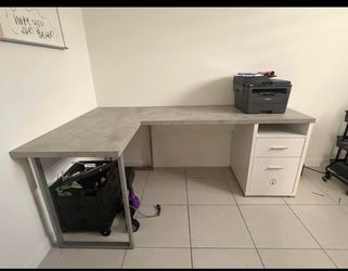 Computer desk