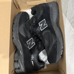 New Balance 2002 Triple Black 