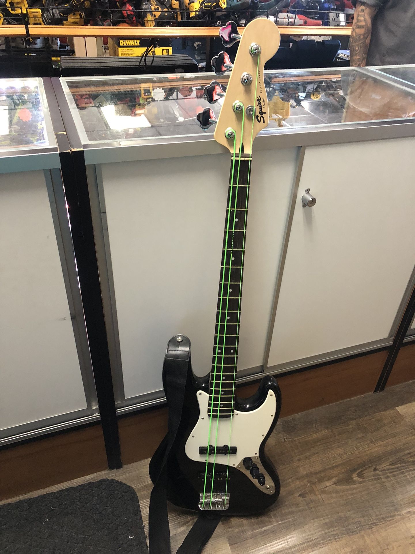 96091 Fender Squier Bullet J Bass 4-String Electric Bass 577801