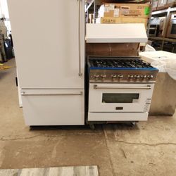 Kitchen Set In White Stainless Steel 