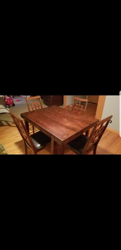 Kitchen table and 4 chairs
