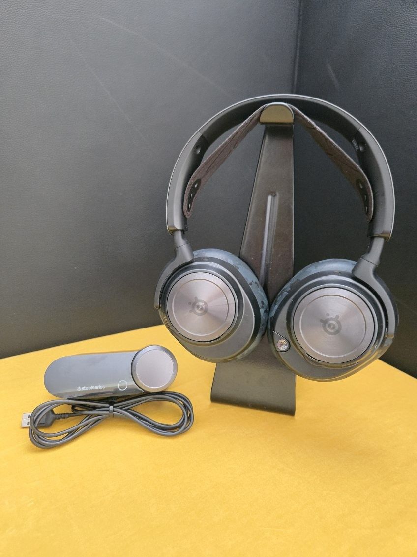 Steel Series Arctis Nova Pro Wireless
