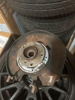 Rear driver side knuckle with wheel hub
