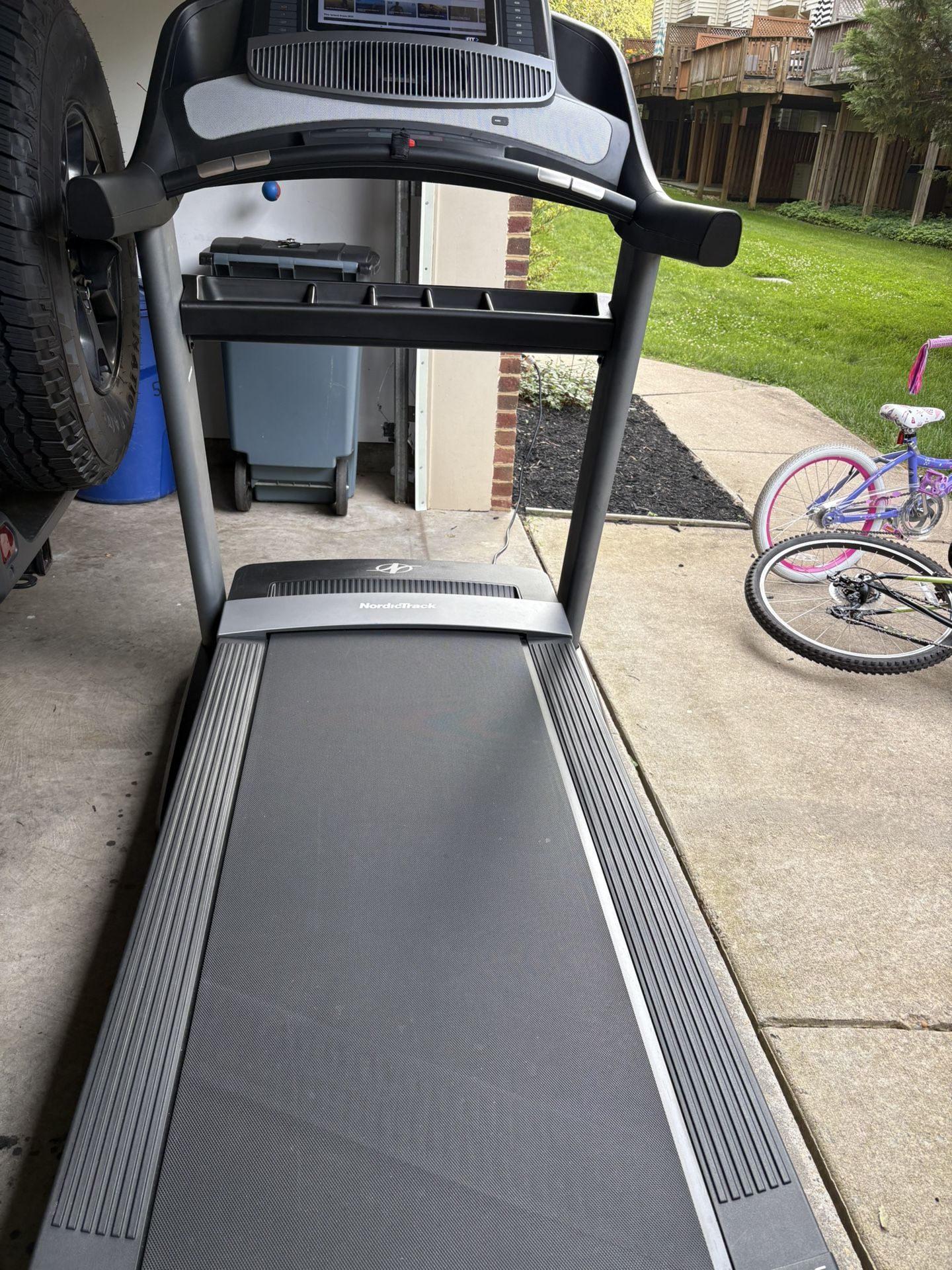 Nordic Track Commercial 2450 Treadmill