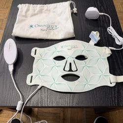 Omnilux Contour Face LED Therapy Mask – Excellent Condition