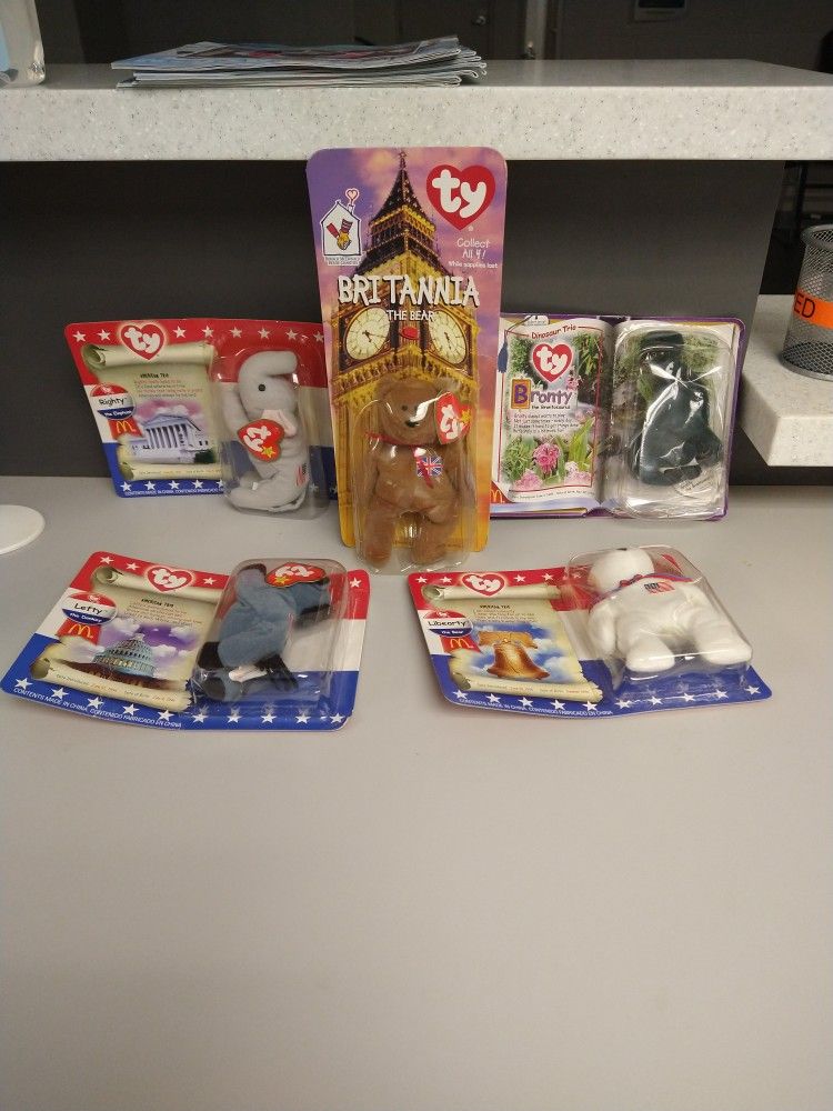 American Trio Beanie Babies lot
McDonalds Beanie Babies. American Trio.
Britannia the Bear. New. Some boxes have wear. Look at pictures.
