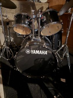 Yamaha drum set