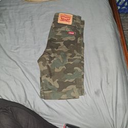 Levi's Camo Shorts Size 6 