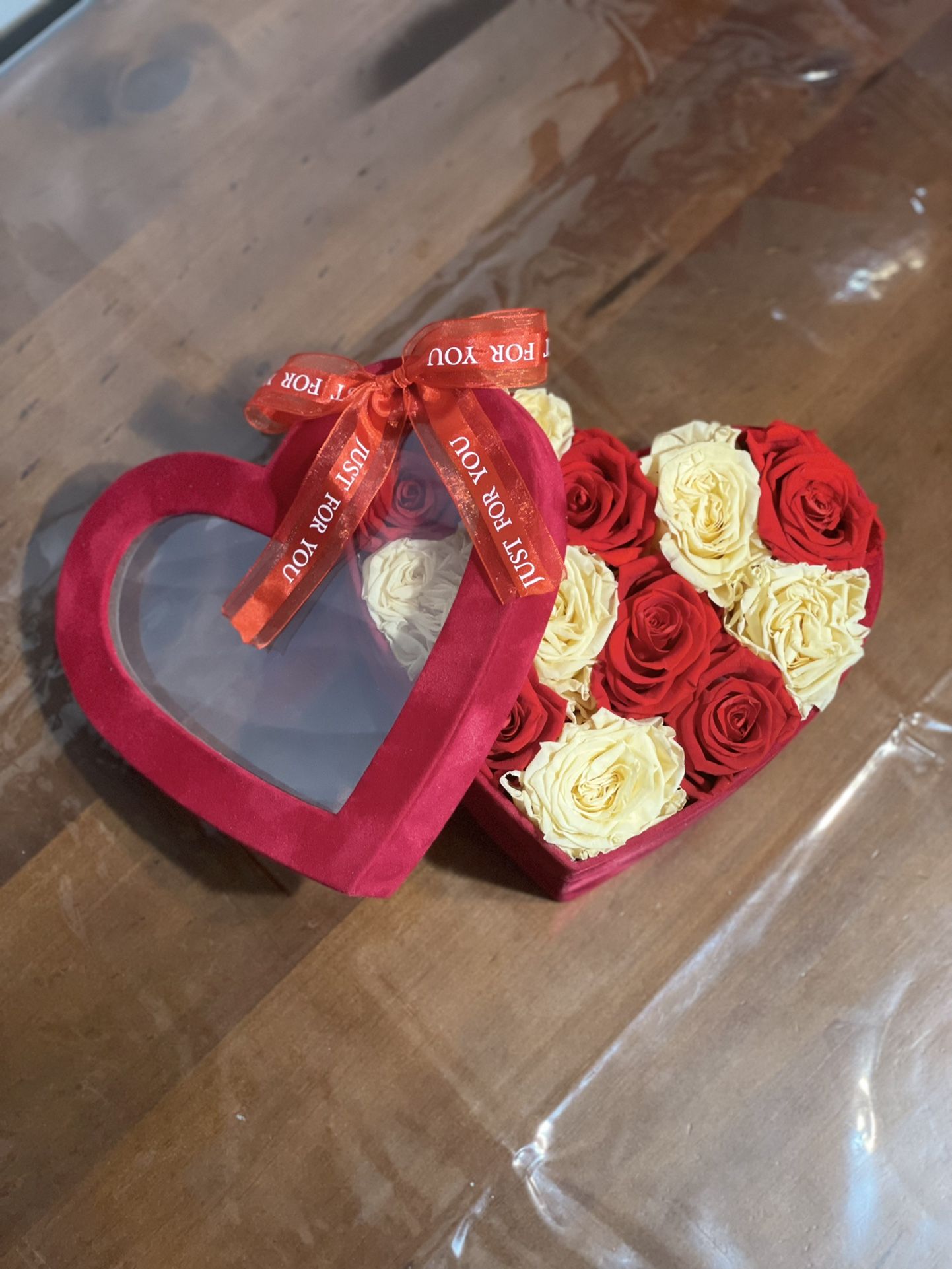 Preserve roses heart box