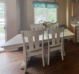 Kitchen Table w/ Chairs
