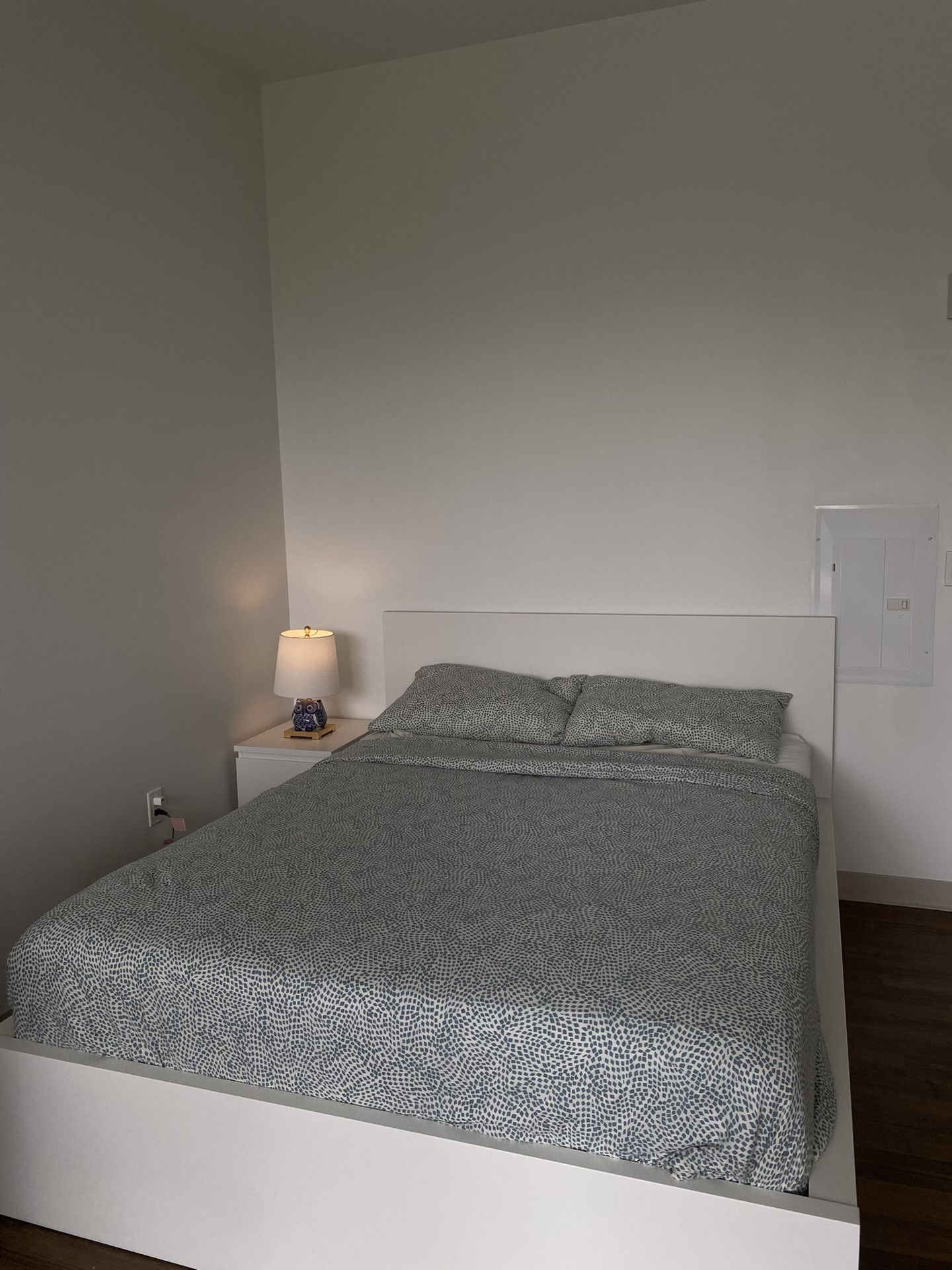 Queen bed with storage boxes, mattress and nightstand