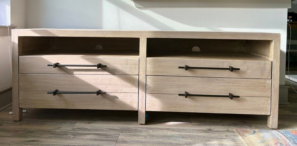 Solvang TV Stand
