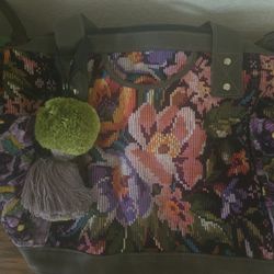 Beautiful MAYAN BAG HOLDs N 2 -3 Day Travel BAG 