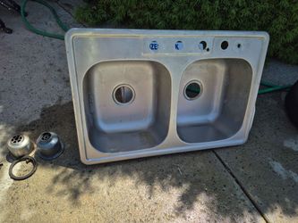 Stainless steel kitchen sink.