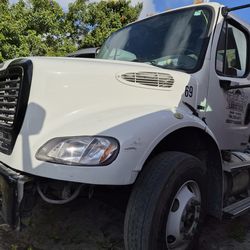 2007 Freightliner M2