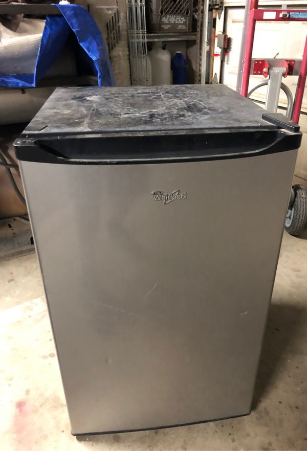Whirlpool mini fridge 20 for Sale in Bakersfield, CA OfferUp