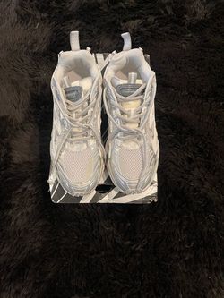 Off-White “Be Right Back”