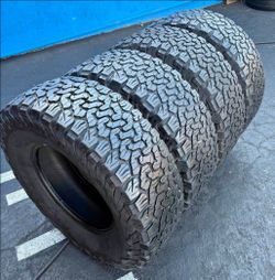 245 75 17 Bfgoodrich ko2 tires Con 80% de Vida Las 4