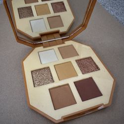 Beautiful Eyeshadow Palette!!