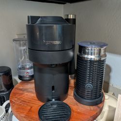 Nespresso machine Matt black With Frother 