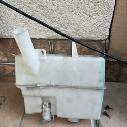 G35 Sedan Windshield Washer Fluid Reservoir 