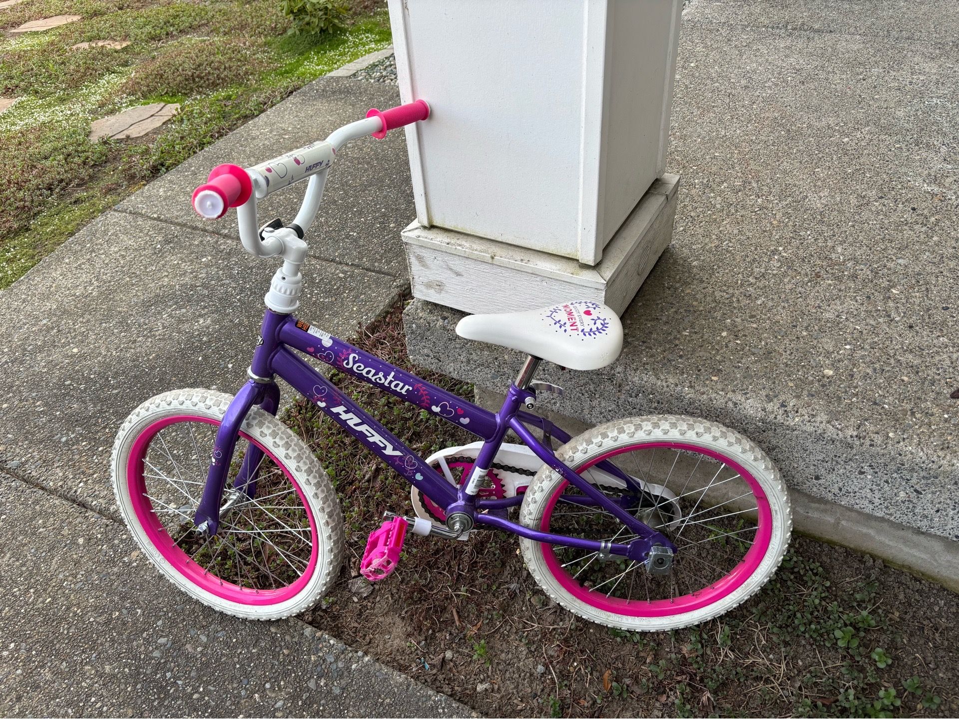 Girls bicycles with training wheels