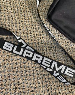 Supreme Shoulder Bag (SS18) Black for Sale in Los Angeles, CA - OfferUp