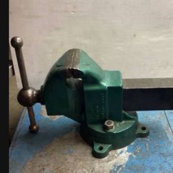 Rock Island 75 Vise / 4 1/2 Jaws / Opens 7 Inches / Swivel Base / 90 Pounds / Made In USA Vice / 